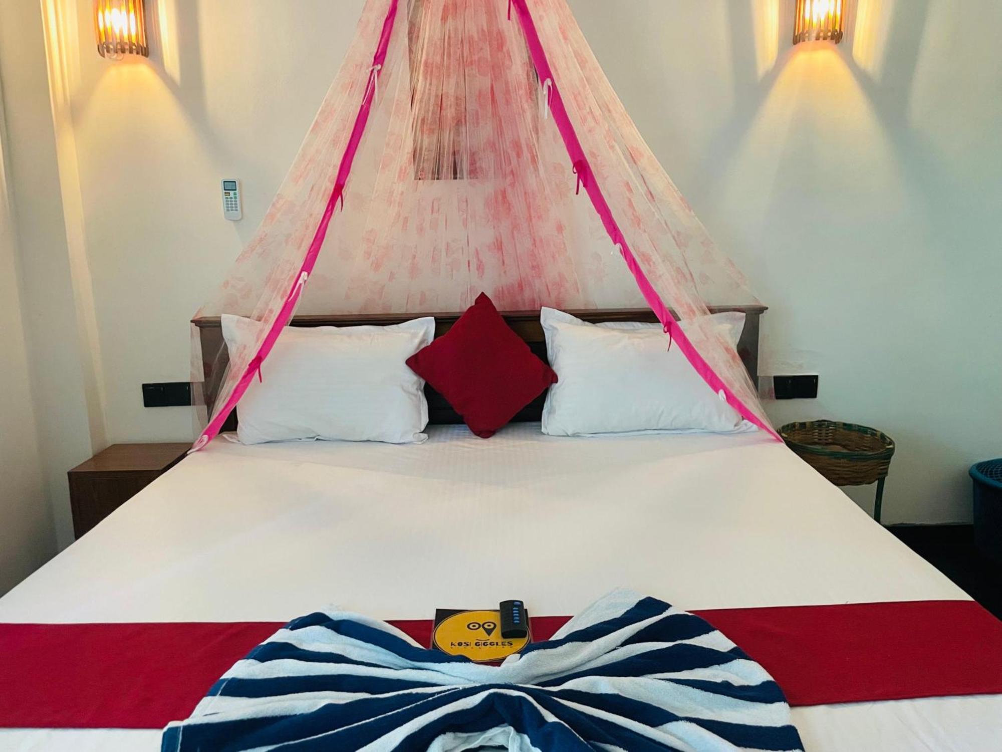 Kosi Giggles Resort Велигама Экстерьер фото